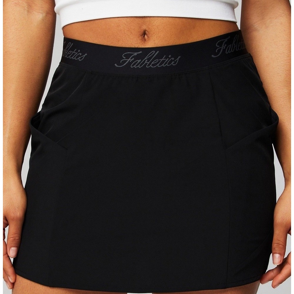 NWT Women's Fabletics Woven Pocket Skirt w/ Built In Shorts Black‎ Small 28 X 14
